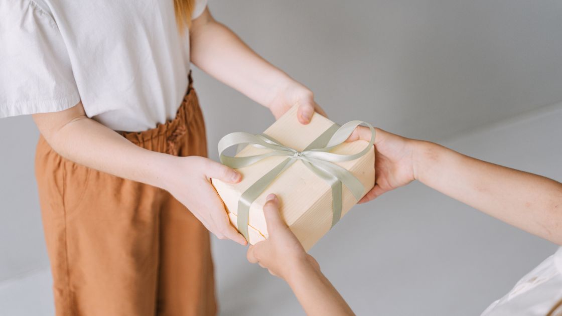 Etika Memberi Hadiah